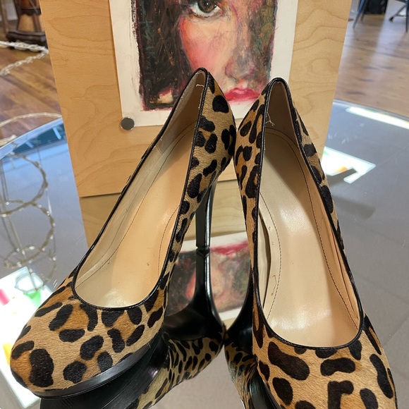 Calvin Klein leopard skin, platform heels. Gorgeous, a statement, easy walking! - Picture 2 of 5